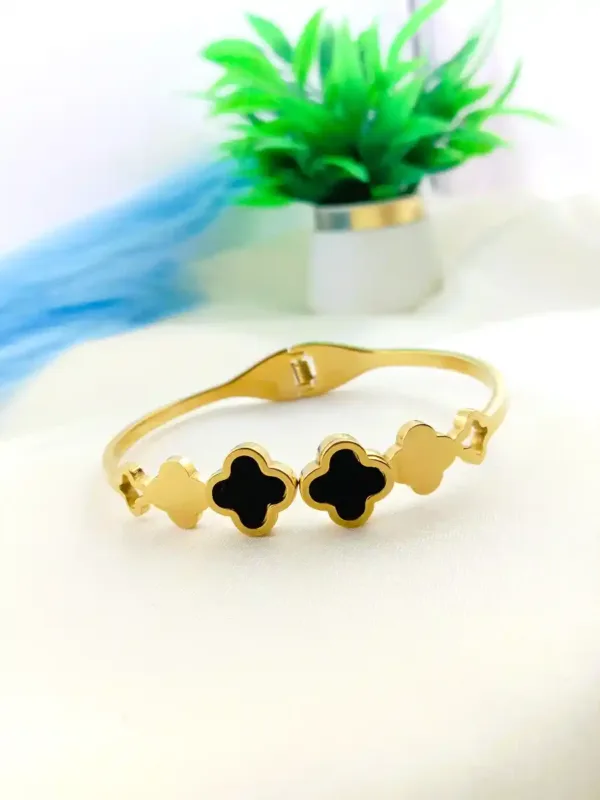 Black And Gold Clover